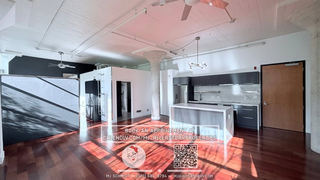 Photo - Sunny loft with in unit gym, heated floors in bathroom, contemporary kitchen, and includes water/... Unidad 231