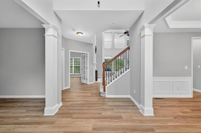 Photo - 740 Mayfair Ct