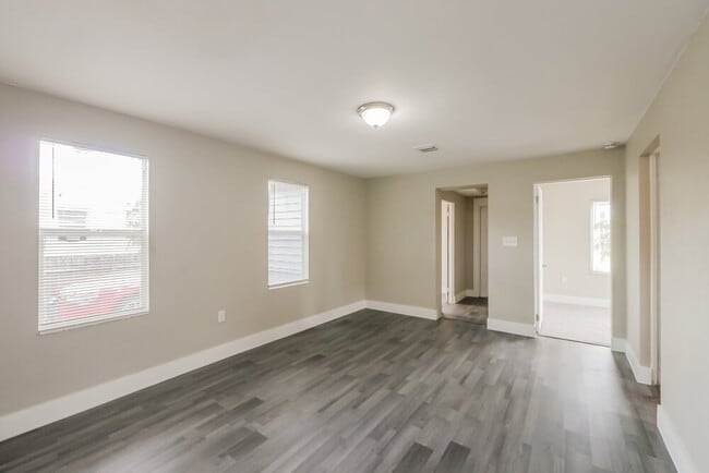 Photo - 1115 N Andrews Ave