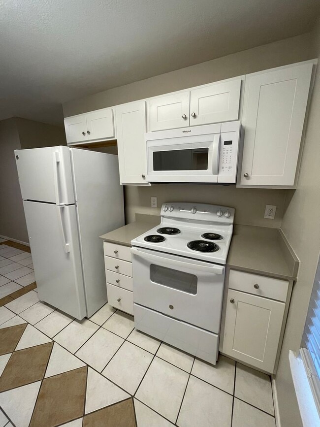 Photo - 829 San Saba Dr Unidad 829 San Saba