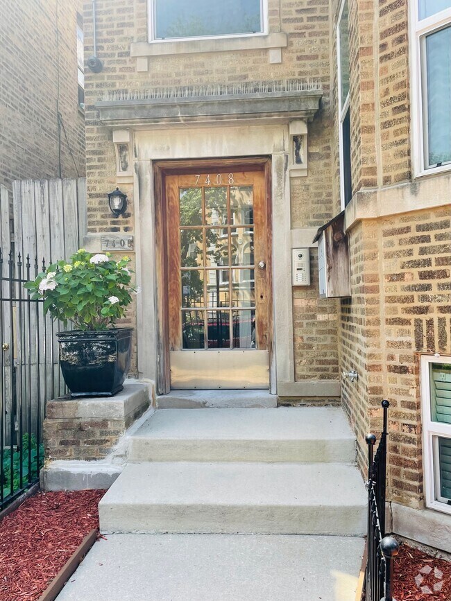 Building Photo - 7408 N Hoyne Ave Unit 1 Rental