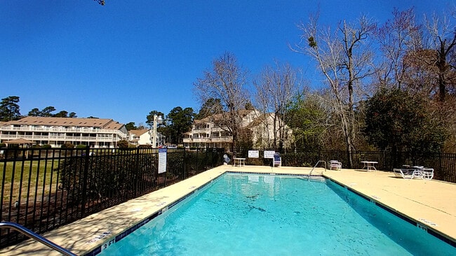 Swimming pool - 510 Fairwood Lakes Dr Unit 12E
