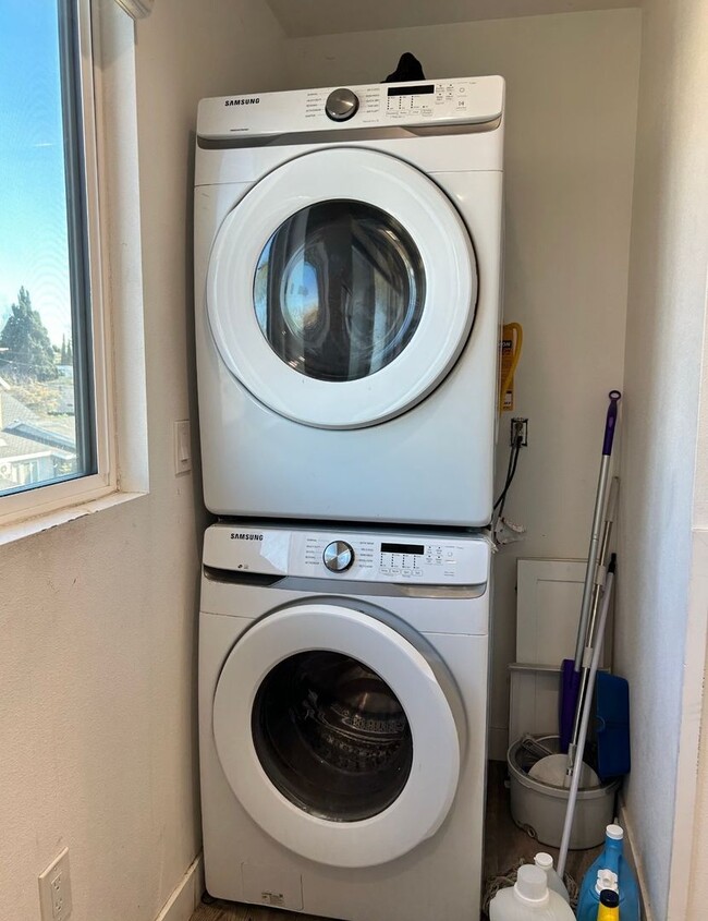 Photo - Private Bedroom w Personal Bathroom & Shower, shared student-oriented space Unit 202 Balcony WH (unfurnished)