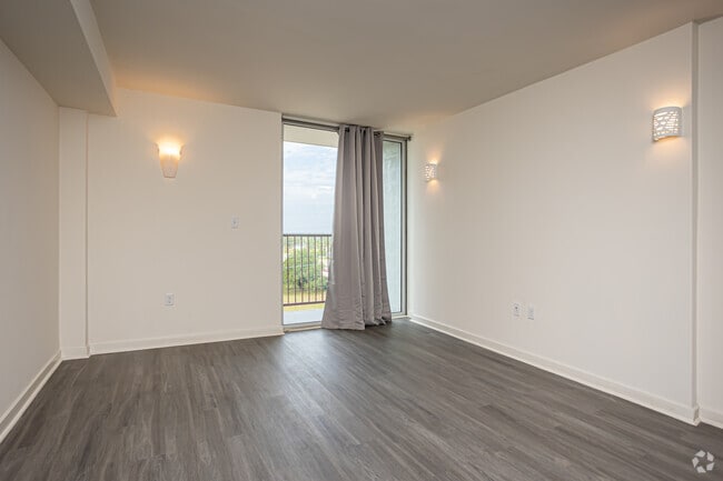 1BR, 1BA - 700SF