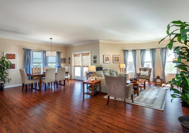 Building Photo - 1862 S Bentley Ave Rental