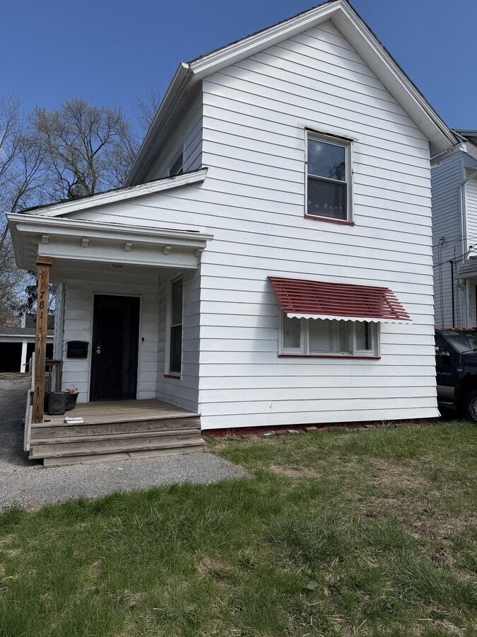 Photo - 781 E 156th St