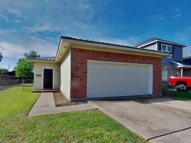 Building Photo - 3522 Tangerine St