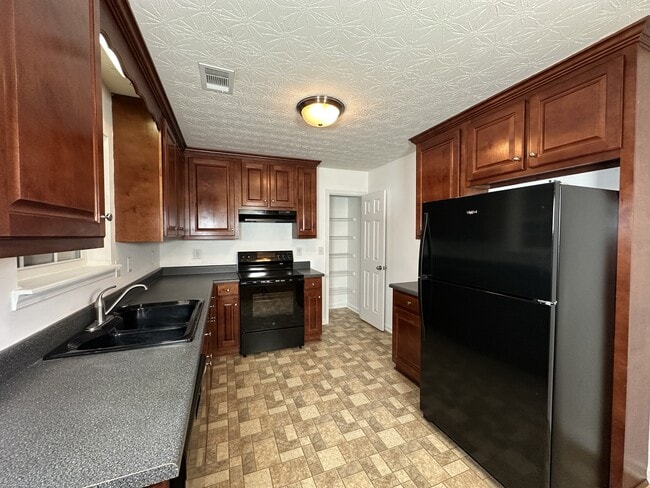 Photo - 600 Indian Trail