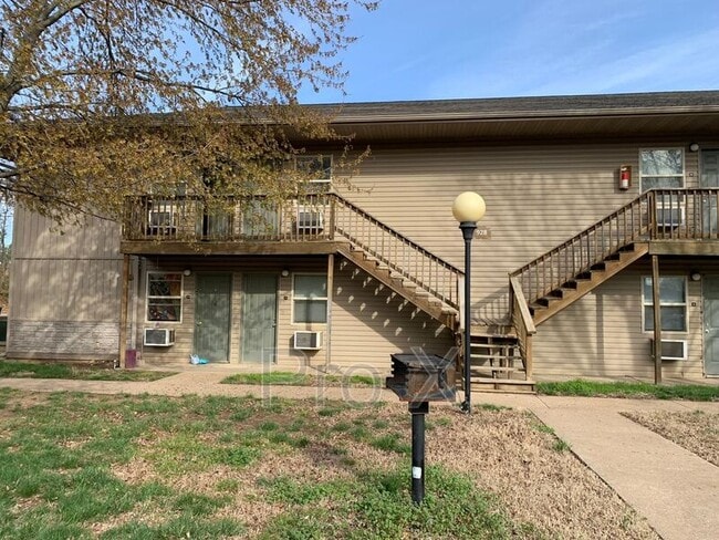 928 N Goetz Blvd