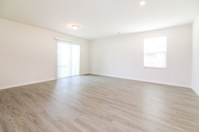 Photo - 2150 Bayview Dr SW