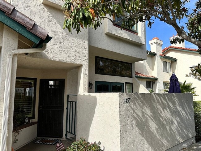 Building Photo - Outstanding Chula Vista Condo