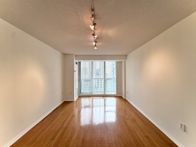 Photo - 109 Front St E Unité 911