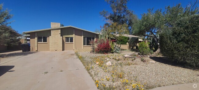 Building Photo - 3 Bedroom 2 Bath 8th and Dobson Mesa Rental