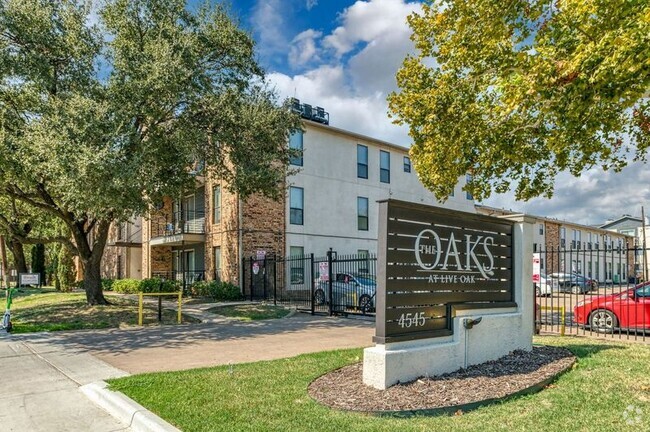 Live Oak Street View - The Oaks Rental