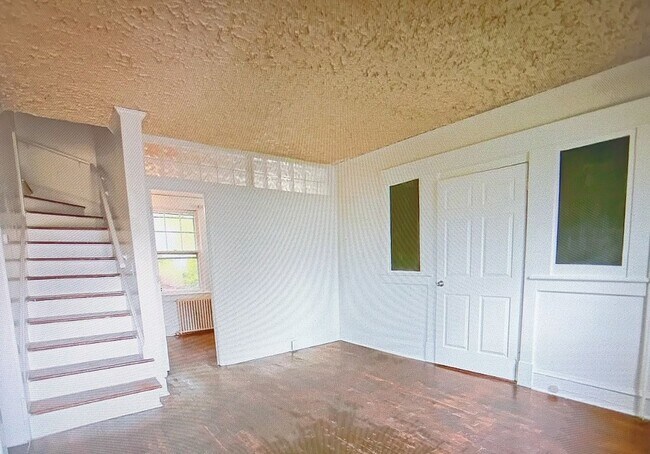 Photo - Minutes to Grounds / 5 Bedroom / 2 Bathroom