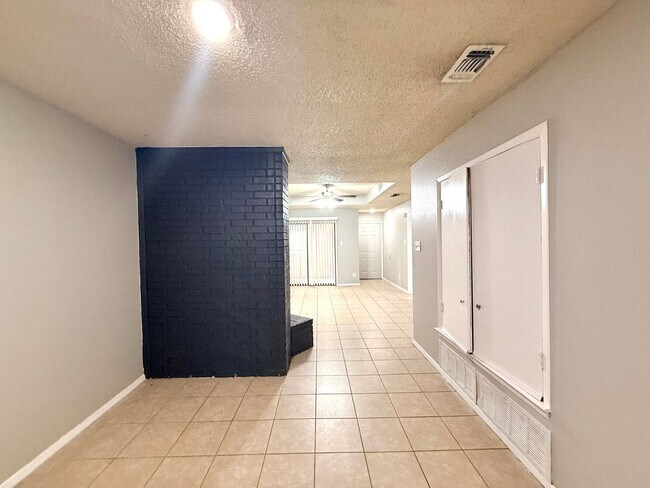 Photo - 1021-1023 Vera Court Unit 1021