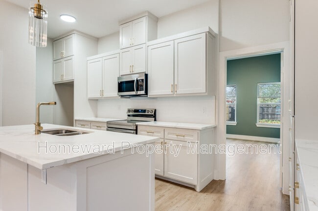 Photo - 827 Stamps Ave