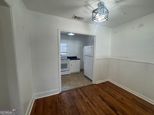 Photo - 324 N Main St