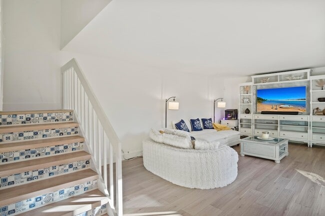 Photo - 5888 SE Riverboat Dr