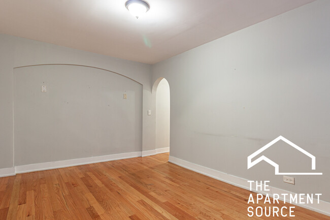 Photo - 435 W Roscoe St Apartments Unit 401