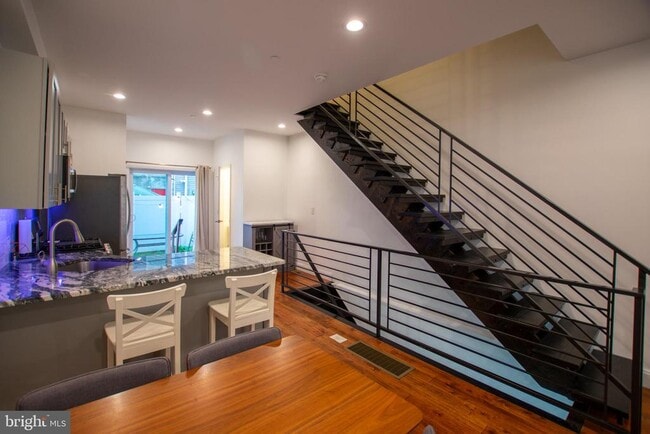 Photo - 1910 Fernon St