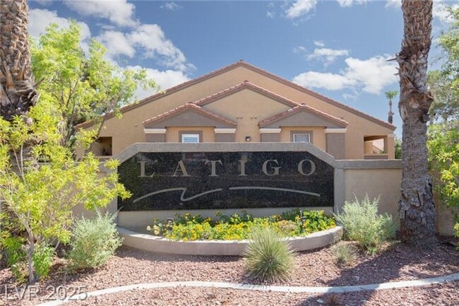 Building Photo - COMFORTABLE TOP FLOOR 1 BEDROOM LOCATED IN... Rental