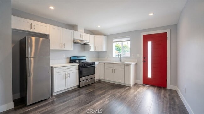 8216 Encino Ave