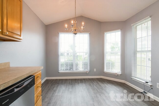 Photo - 255 Legend Oaks Dr