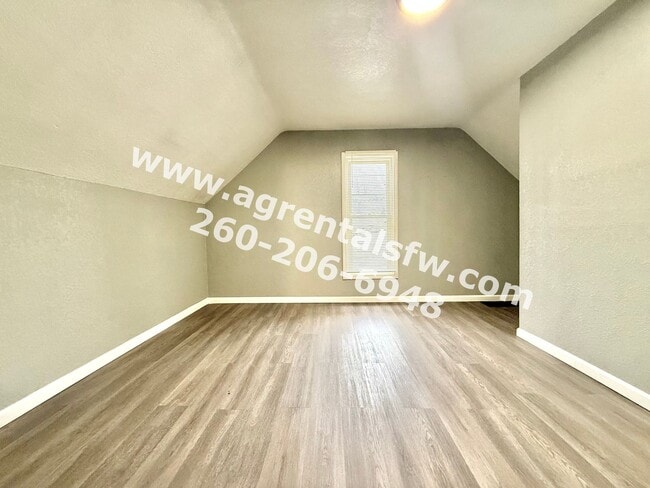 Photo - 320 W 15th St Unidad 320 1/2 W 15th St