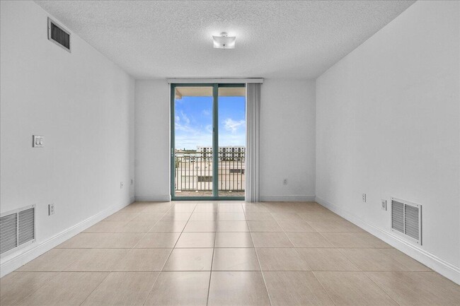 Photo - 610 Clematis St Unit 704