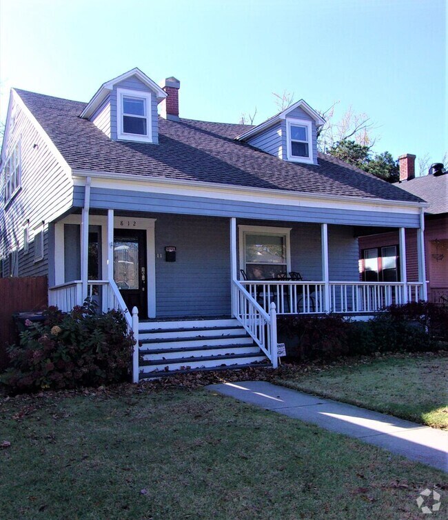 Building Photo - 2 BED 1 BATH DUPLEX MESTA PARK Rental