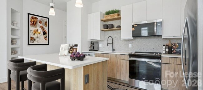 Photo - 2222 N Tryon St Unidad B1