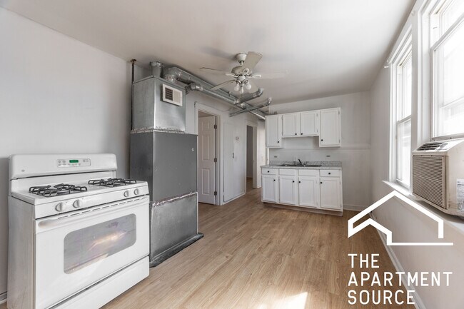Building Photo - 2334 N Ridgeway Ave Unit 3 Rental