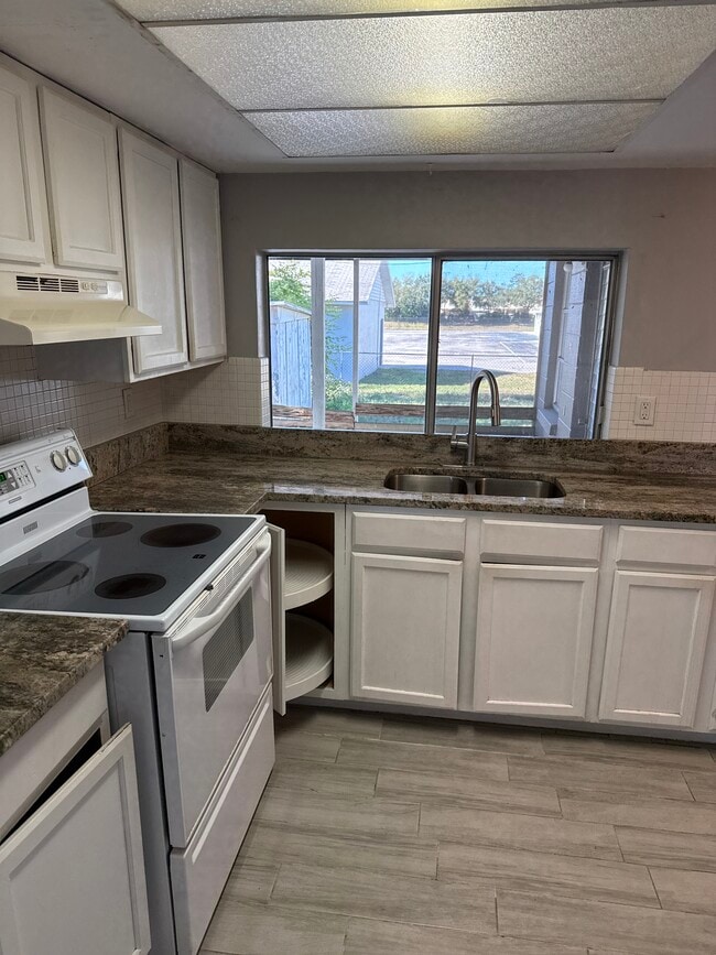 Photo - 3915 Winston Dr