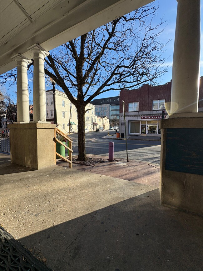 Building Photo - 29 E 4th St Unit Apartment 1