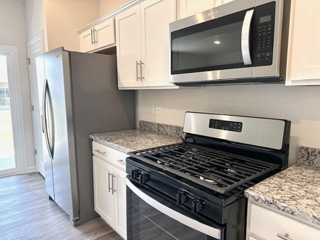 Photo - BRAND NEW HOME IN HOPKINS