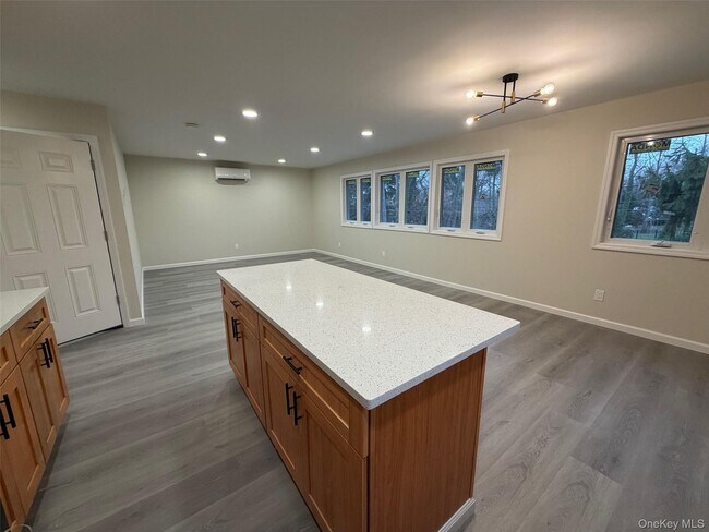 Photo - 16 Cornwall Ln