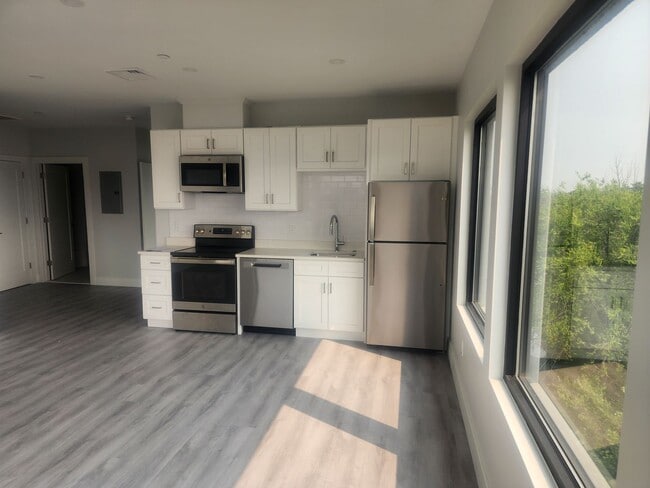 Photo - 2 BLOCKS FROM BEACHMONT TRAIN STATION CALL...