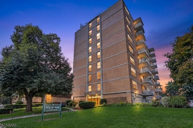 Building Photo - 712 N Broad St Unit 2C
