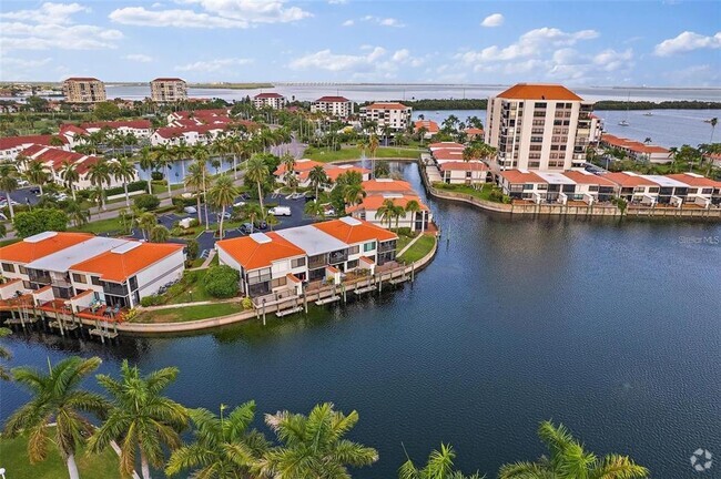 Building Photo - 6277 Bahia Del Mar Blvd S Unit 110 Rental