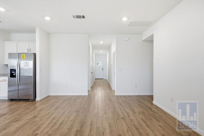 Photo - 1832 Buntline Hitch Dr