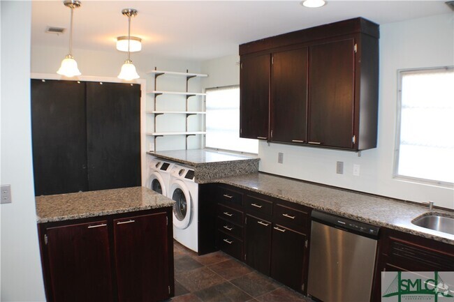 Building Photo - 5529 Varn Dr Rental
