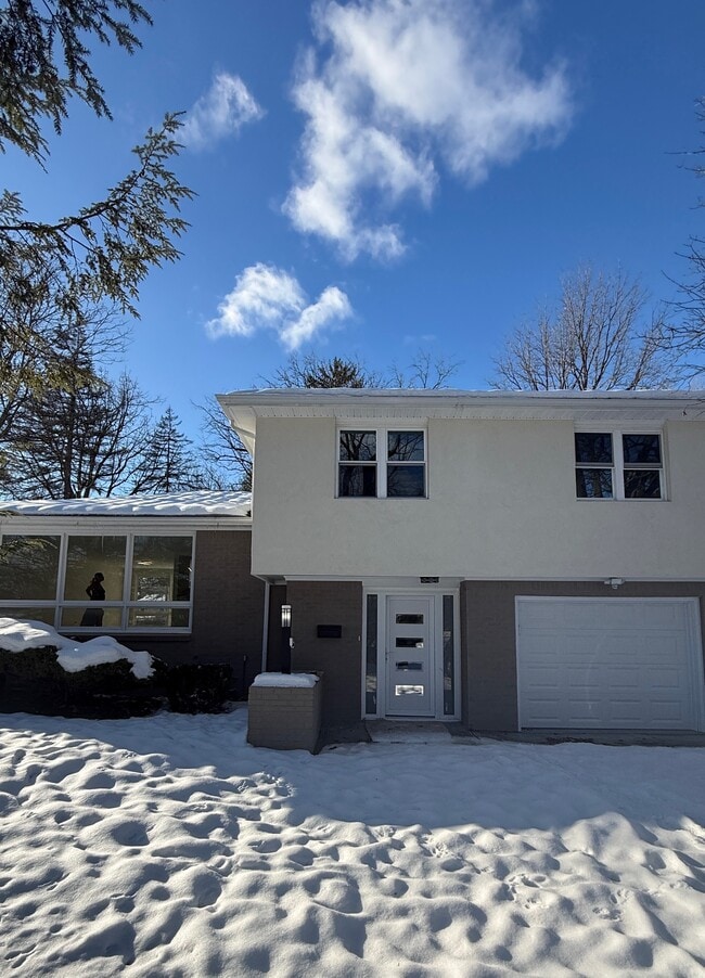 Building Photo - 4300 Fairfield Dr