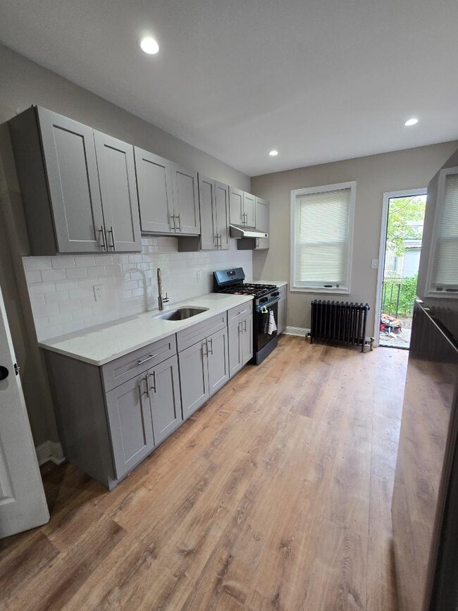 Photo - 2219 Bonaffon St