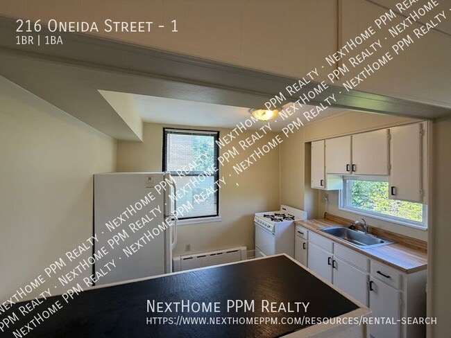 Building Photo - 216 Oneida St Unit 1