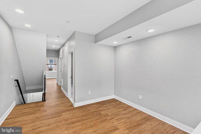 Photo - 2528 E Albert St