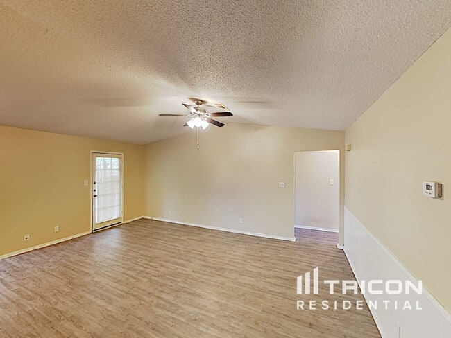 Photo - 820 Oak Grove Ln