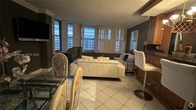 Building Photo - 5555 Collins Ave Unit 16A Rental