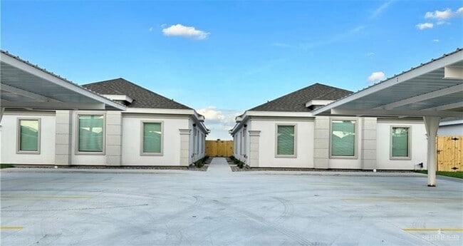 Building Photo - 15 Shavano Dr