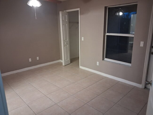 Photo - 5039 Locke Ln